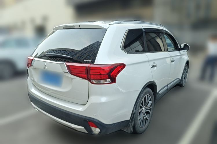 Used Mitsubishi Outlander 2016 2.4L 4x4 Elite Edition 5 Seats Rear Right 45 Deg