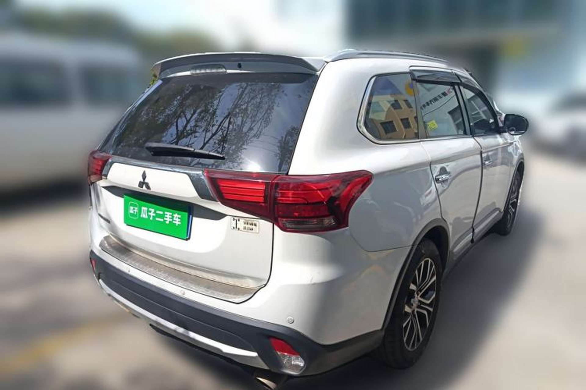Used Mitsubishi Outlander 2016 2.4L 4x4 Elite Edition 7-Seater Rear Right 45 Deg