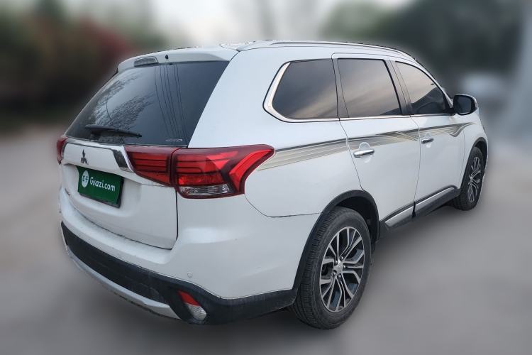 Used Mitsubishi Outlander 2016 2.4L 4x4 Elite Edition 5 Seats Rear Right 45 Deg
