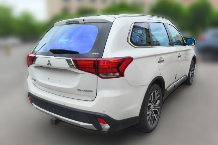 Used Mitsubishi Outlander 2016 2.4L 4x4 Elite Edition 5 Seats Rear Right 45 Deg