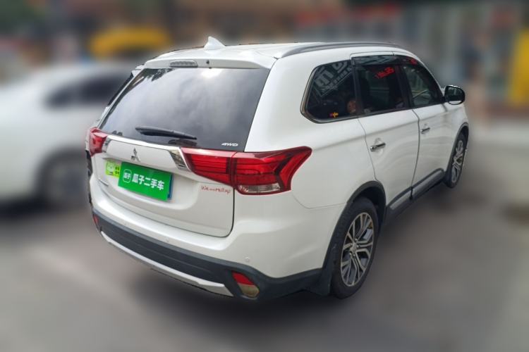 Used Mitsubishi Outlander 2016 2.4L 4x4 Elite Edition 5 Seats Rear Right 45 Deg