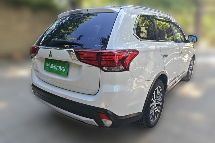 Used Mitsubishi Outlander 2016 2.4L 4x4 Elite Edition 5 Seats Rear Right 45 Deg