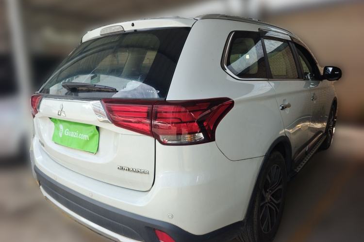 Used Mitsubishi Outlander 2016 2.4L 4x4 Elite Edition 5 Seats Rear Right 45 Deg