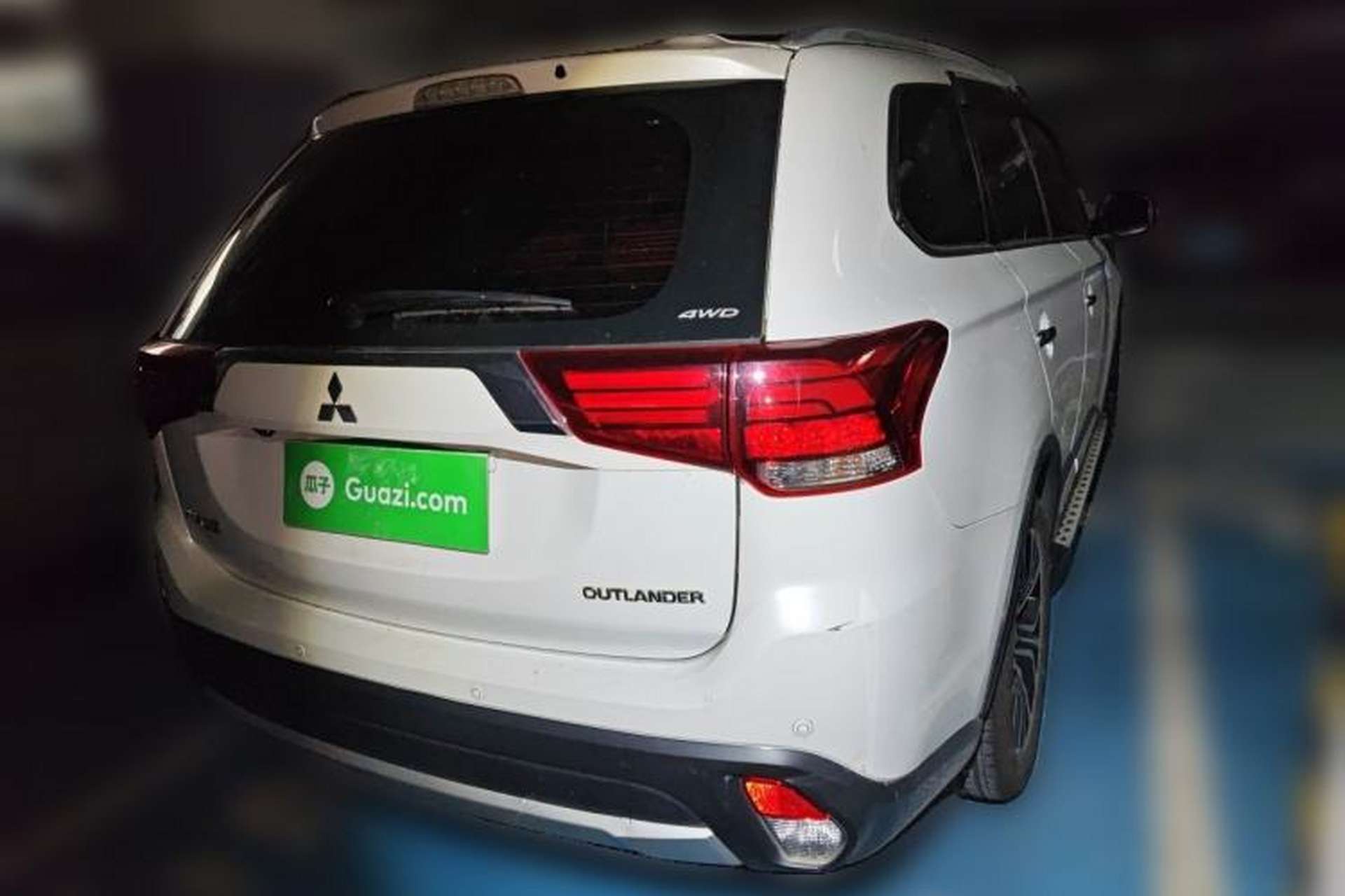 Used Mitsubishi Outlander 2016 2.4L 4x4 Luxury Edition 7-Seater Rear Right 45 Deg