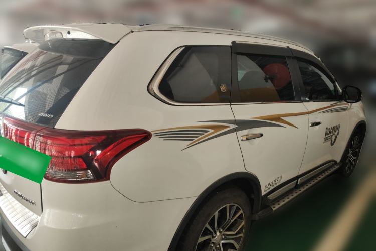 Used Mitsubishi Outlander 2016 2.4L 4x4 Luxury Edition 7-Seater Rear Right 45 Deg