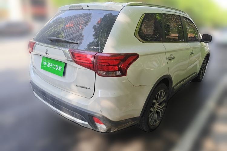 Used Mitsubishi Outlander 2016 2.4L 4x4 Elite Edition 5 Seats Rear Right 45 Deg