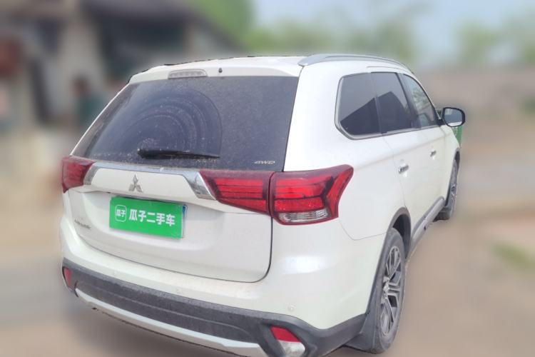 Used Mitsubishi Outlander 2016 2.4L 4x4 Elite Edition 5 Seats Rear Right 45 Deg