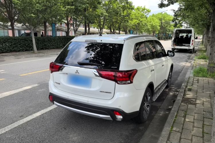 Used Mitsubishi Outlander 2016 2.4L 4x4 Elite Edition 5 Seats Rear Right 45 Deg