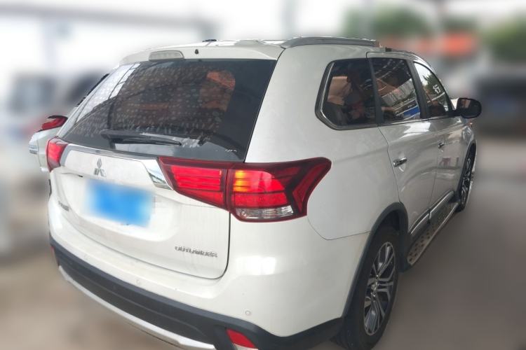 Used Mitsubishi Outlander 2016 2.4L 4x4 Elite Edition 5 Seats Rear Right 45 Deg