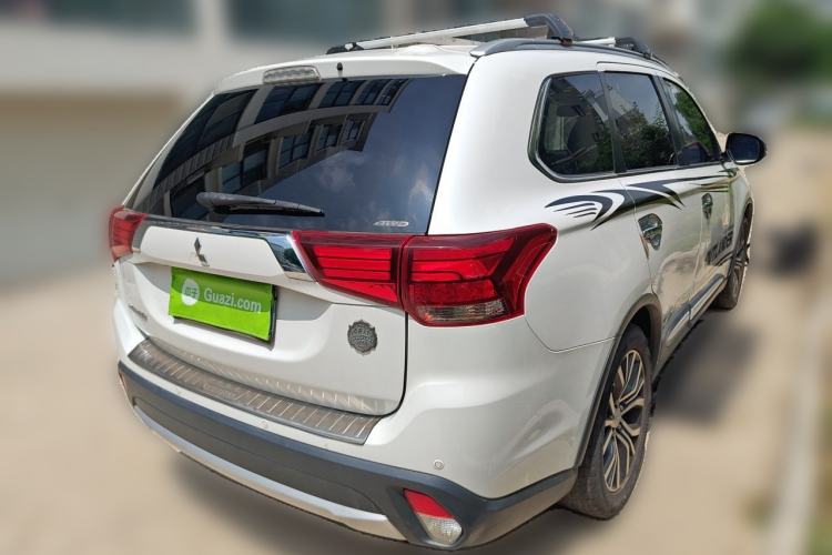 Used Mitsubishi Outlander 2016 2.4L 4x4 Elite Edition 5 Seats Rear Right 45 Deg