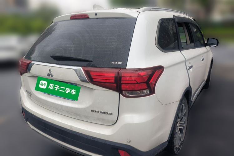 Used Mitsubishi Outlander 2016 2.4L 4x4 Elite Edition 5 Seats Rear Right 45 Deg