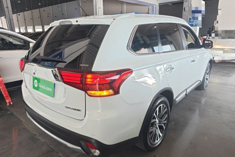 Used Mitsubishi Outlander 2016 2.4L 4x4 Elite Edition 5 Seats Rear Right 45 Deg