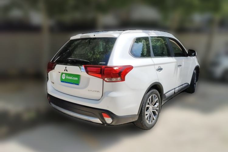 Used Mitsubishi Outlander 2016 2.4L 4x4 Elite Edition 5 Seats Rear Right 45 Deg