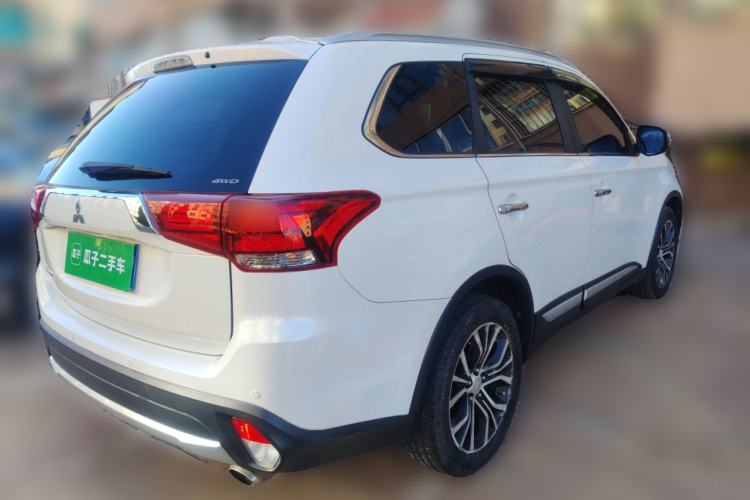 Used Mitsubishi Outlander 2016 2.4L 4x4 Elite Edition 5 Seats Rear Right 45 Deg