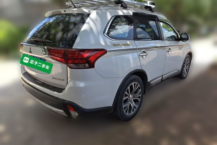Used Mitsubishi Outlander 2016 2.4L 4x4 Elite Edition 5 Seats Rear Right 45 Deg