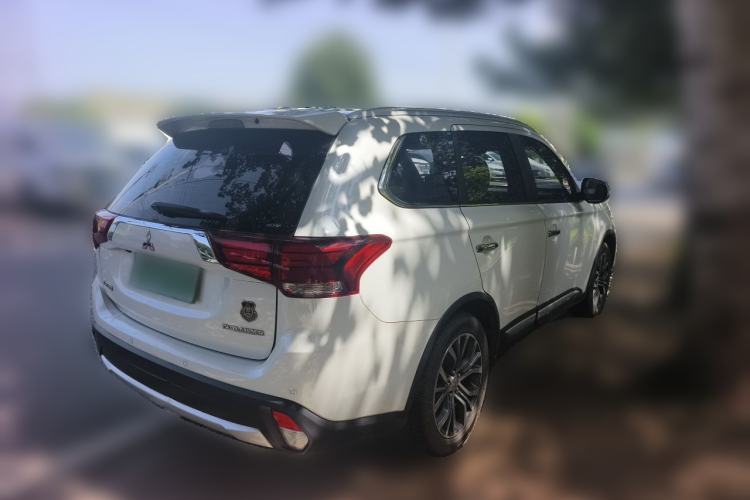 Used Mitsubishi Outlander 2016 2.4L 4x4 Elite Edition 5 Seats Rear Right 45 Deg