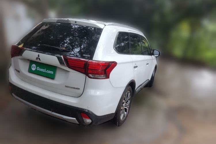 Used Mitsubishi Outlander 2016 2.4L 4x4 Elite Edition 5 Seats Rear Right 45 Deg