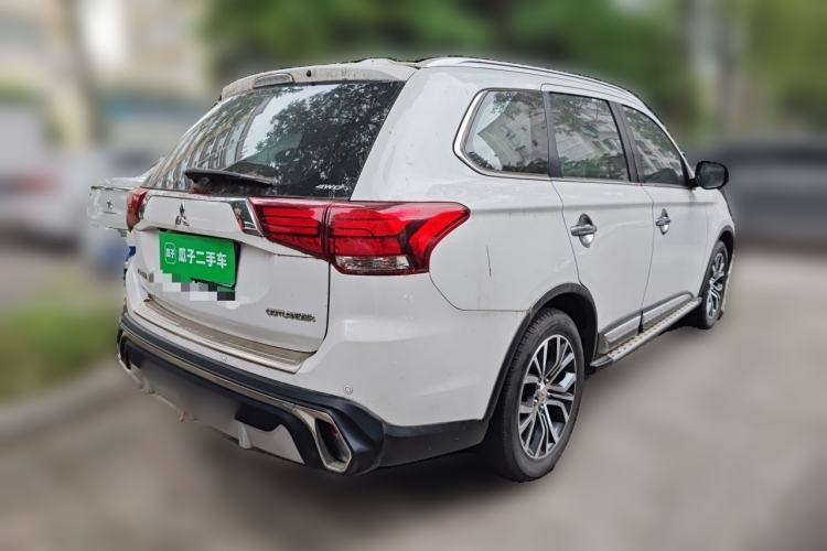 Used Mitsubishi Outlander 2016 2.4L 4x4 Elite Edition 5 Seats Rear Right 45 Deg