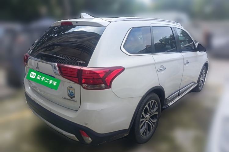 Used Mitsubishi Outlander 2016 2.4L 4x4 Elite Edition 5 Seats Rear Right 45 Deg