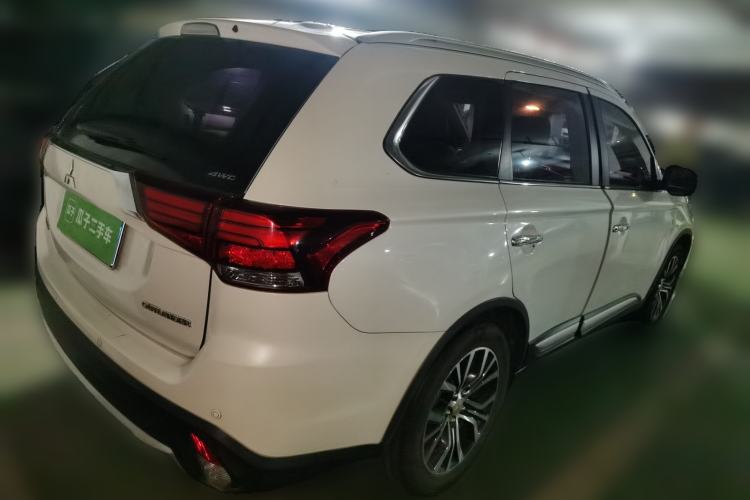 Used Mitsubishi Outlander 2016 2.4L 4x4 Elite Edition 5 Seats Rear Right 45 Deg