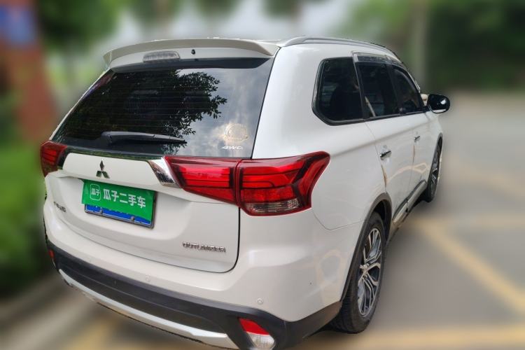 Used Mitsubishi Outlander 2016 2.4L 4x4 Elite Edition 5 Seats Rear Right 45 Deg