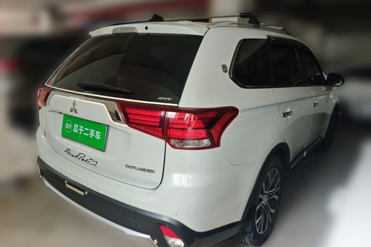 Used Mitsubishi Outlander 2016 2.4L 4x4 Elite Edition 5 Seats Rear Right 45 Deg