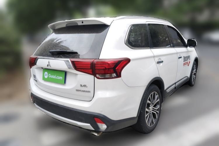 Used Mitsubishi Outlander 2016 2.4L 4x4 Elite Edition 5 Seats Rear Right 45 Deg