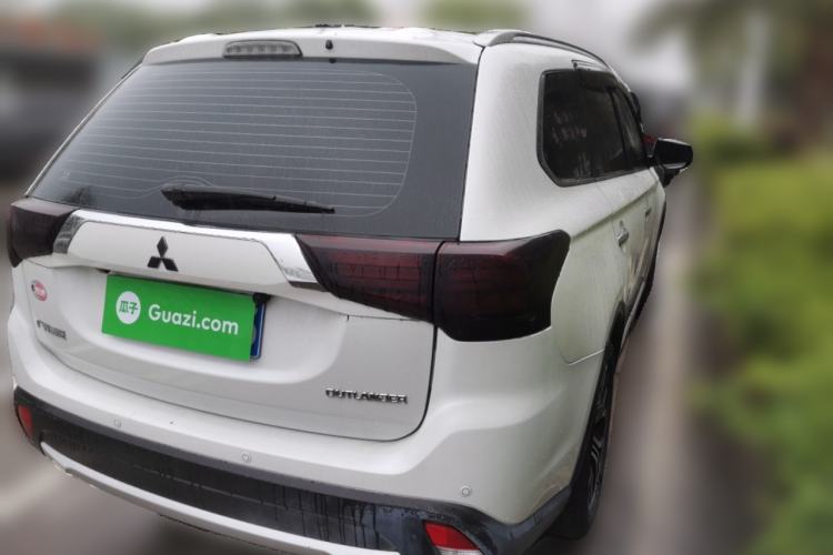 Used Mitsubishi Outlander 2016 2.4L 4x4 Elite Edition 5 Seats Rear Right 45 Deg