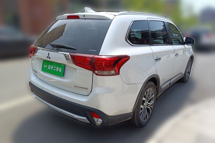 Used Mitsubishi Outlander 2016 2.4L 4x4 Elite Edition 5 Seats Rear Right 45 Deg