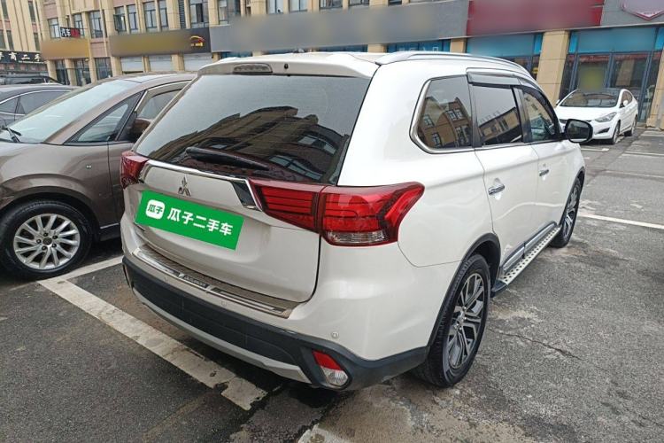 Used Mitsubishi Outlander 2016 2.4L 4x4 Elite Edition 5 Seats Rear Right 45 Deg