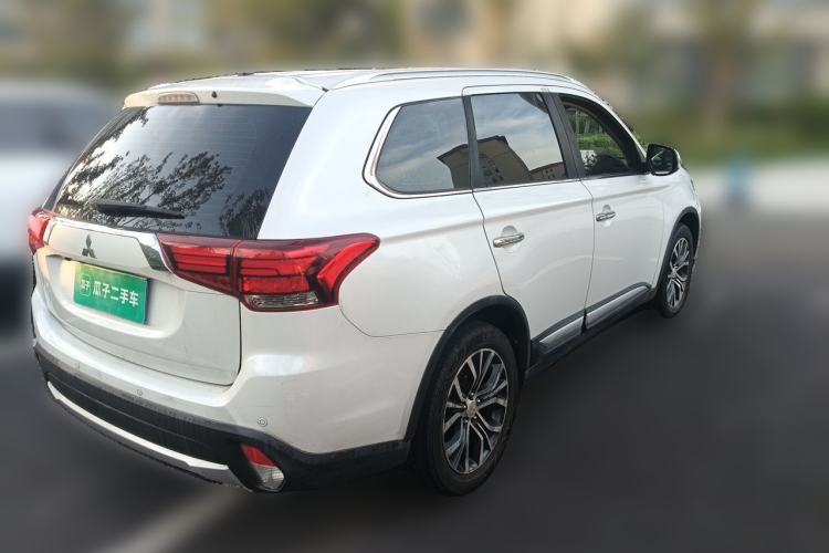 Used Mitsubishi Outlander 2016 2.4L 4x4 Elite Edition 5 Seats Rear Right 45 Deg