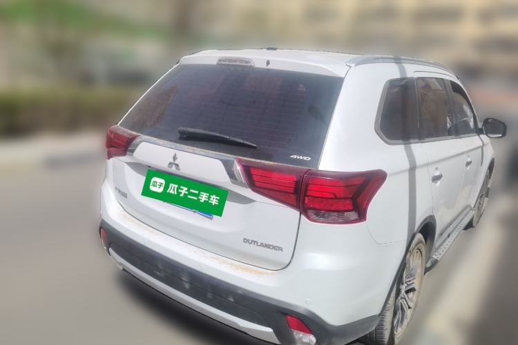 Used Mitsubishi Outlander 2016 2.4L 4x4 Elite Edition 5 Seats Rear Right 45 Deg