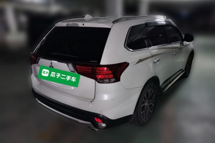 Used Mitsubishi Outlander 2016 2.4L 4x4 Elite Edition 5 Seats Rear Right 45 Deg