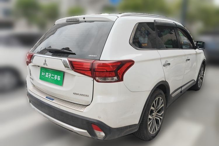 Used Mitsubishi Outlander 2016 2.4L 4x4 Elite Edition 5 Seats Rear Right 45 Deg