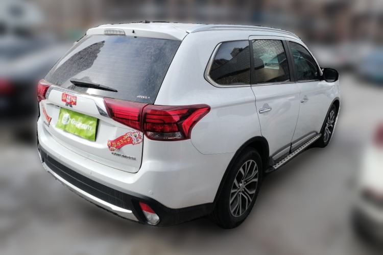 Used Mitsubishi Outlander 2016 2.4L 4x4 Elite Edition 5 Seats Rear Right 45 Deg