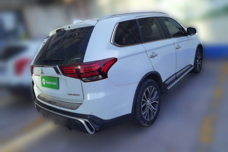 Used Mitsubishi Outlander 2016 2.4L 4x4 Elite Edition 5 Seats Rear Right 45 Deg
