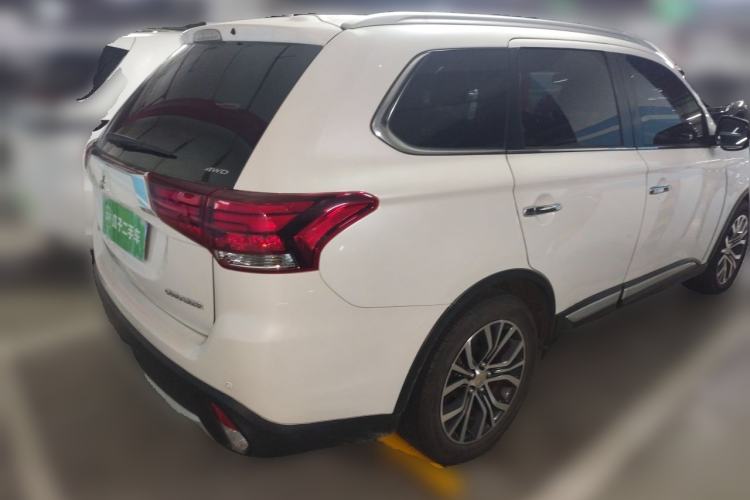Used Mitsubishi Outlander 2016 2.4L 4x4 Elite Edition 5 Seats Rear Right 45 Deg