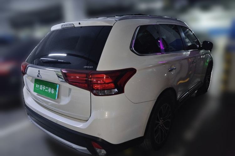Used Mitsubishi Outlander 2016 2.4L 4x4 Elite Edition 5 Seats Rear Right 45 Deg