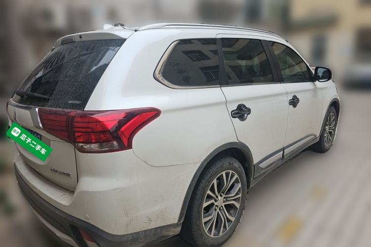Used Mitsubishi Outlander 2016 2.4L 4x4 Elite Edition 5 Seats Rear Right 45 Deg