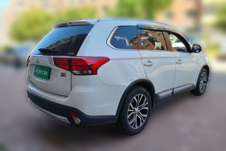Used Mitsubishi Outlander 2016 2.4L 4x4 Elite Edition 5 Seats Rear Right 45 Deg