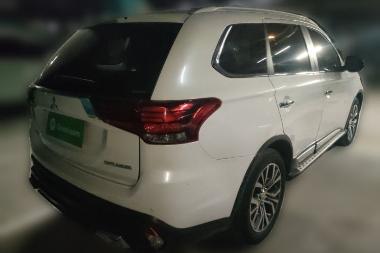 Used Mitsubishi Outlander 2016 2.4L 4x4 Elite Edition 5 Seats Rear Right 45 Deg