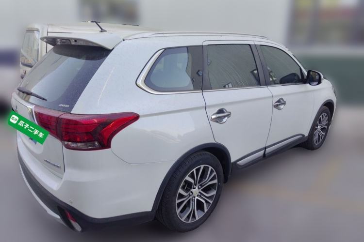 Used Mitsubishi Outlander 2016 2.4L 4x4 Elite Edition 5 Seats Rear Right 45 Deg