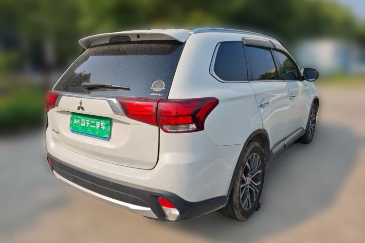 Used Mitsubishi Outlander 2016 2.4L 4x4 Elite Edition 5 Seats Rear Right 45 Deg