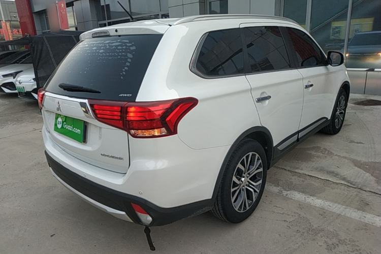 Used Mitsubishi Outlander 2016 2.4L 4x4 Elite Edition 5 Seats Rear Right 45 Deg