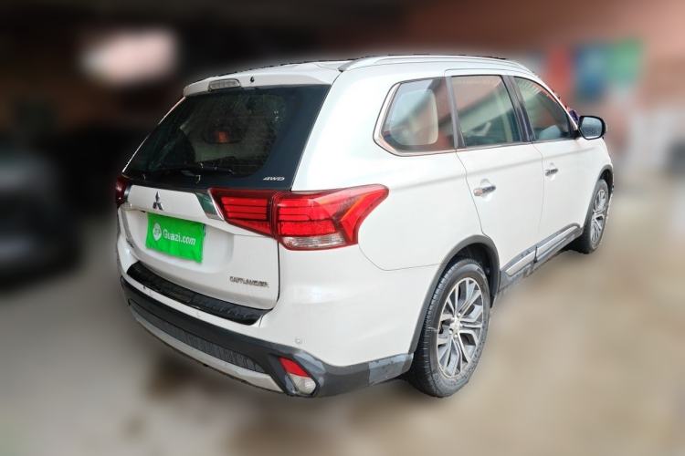 Used Mitsubishi Outlander 2016 2.4L 4x4 Elite Edition 5 Seats Rear Right 45 Deg