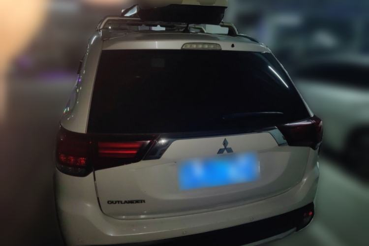 Used Mitsubishi Outlander 2016 2.4L 4x4 Elite Edition 7-Seater Rear