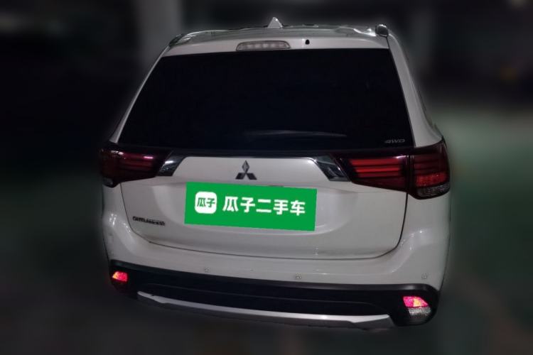 Used Mitsubishi Outlander 2016 2.4L 4x4 Elite Edition 5 Seats Rear