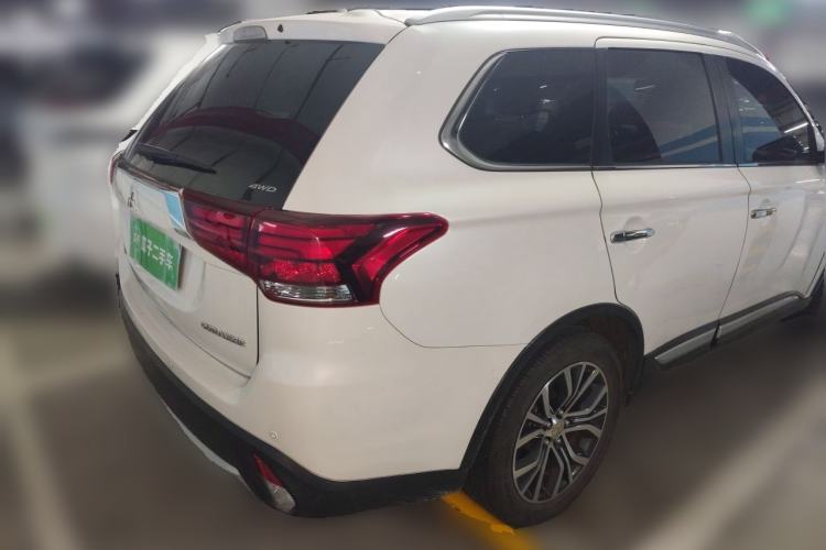 Used Mitsubishi Outlander 2016 2.4L 4x4 Elite Edition 5 Seats Rear