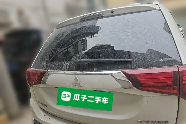 Used Mitsubishi Outlander 2016 2.4L 4x4 Elite Edition 5 Seats Rear