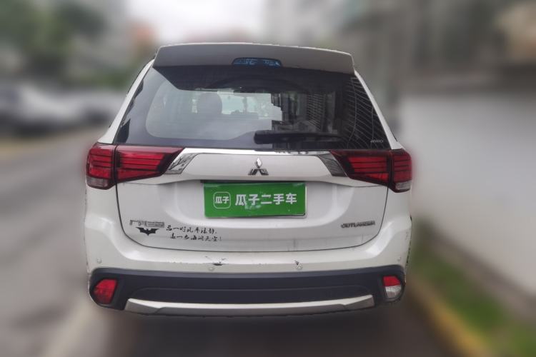 Used Mitsubishi Outlander 2016 2.4L 4x4 Luxury Edition 7-Seater Rear